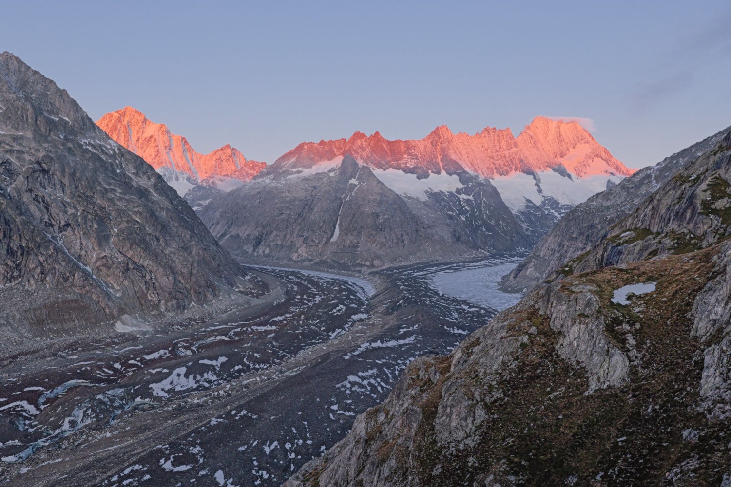 Deux jours dans le décor du glacier de l’Unteraar