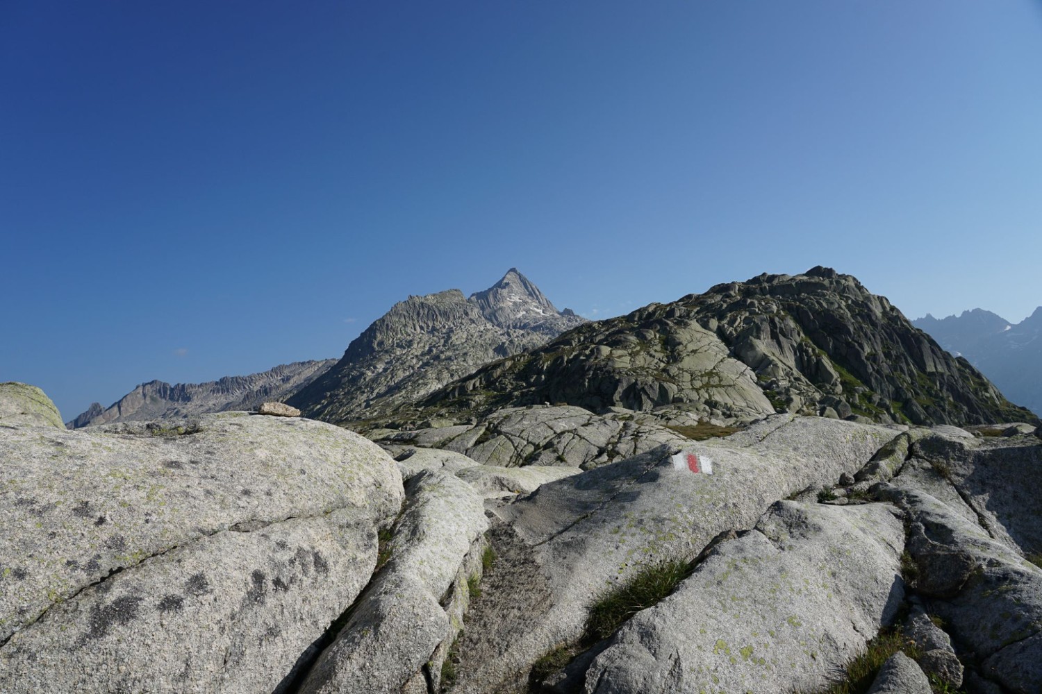In der Weite lässt sich das Gärstenhorn blicken.