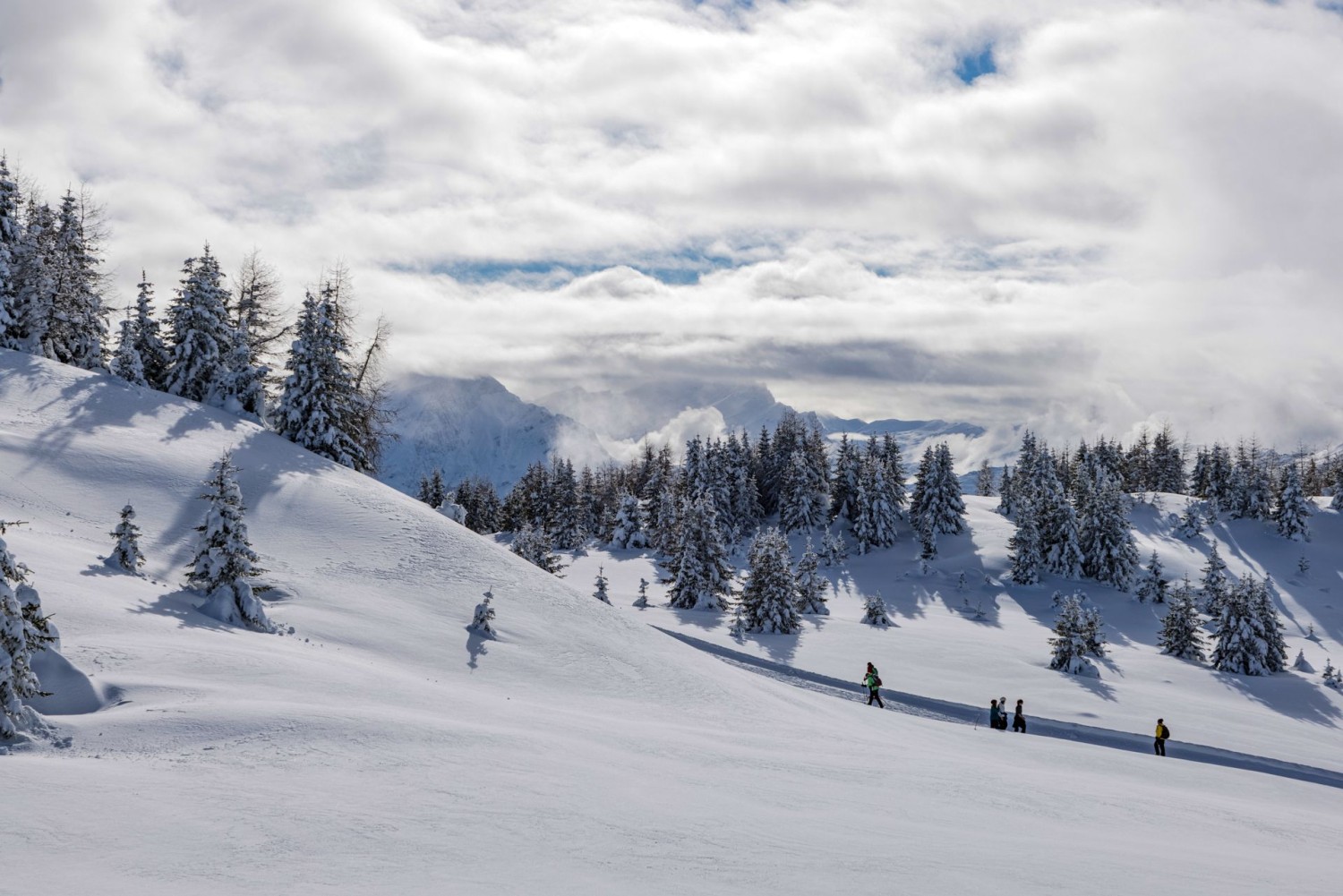 La randonnée hivernale est particulièrement belle lorsqu’il vient de neiger.