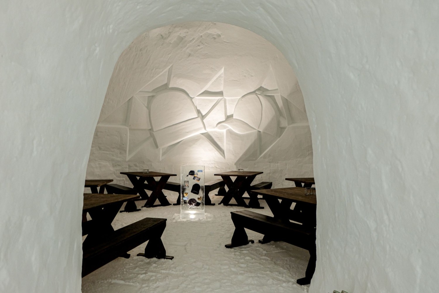 Im Winter kann man auf der Engstligenalp im Iglurestaurant einkehren.