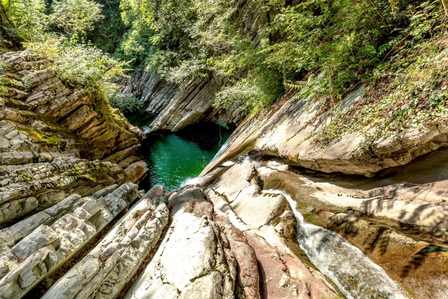 Naturpool im Park der Breggia-Schluchten.