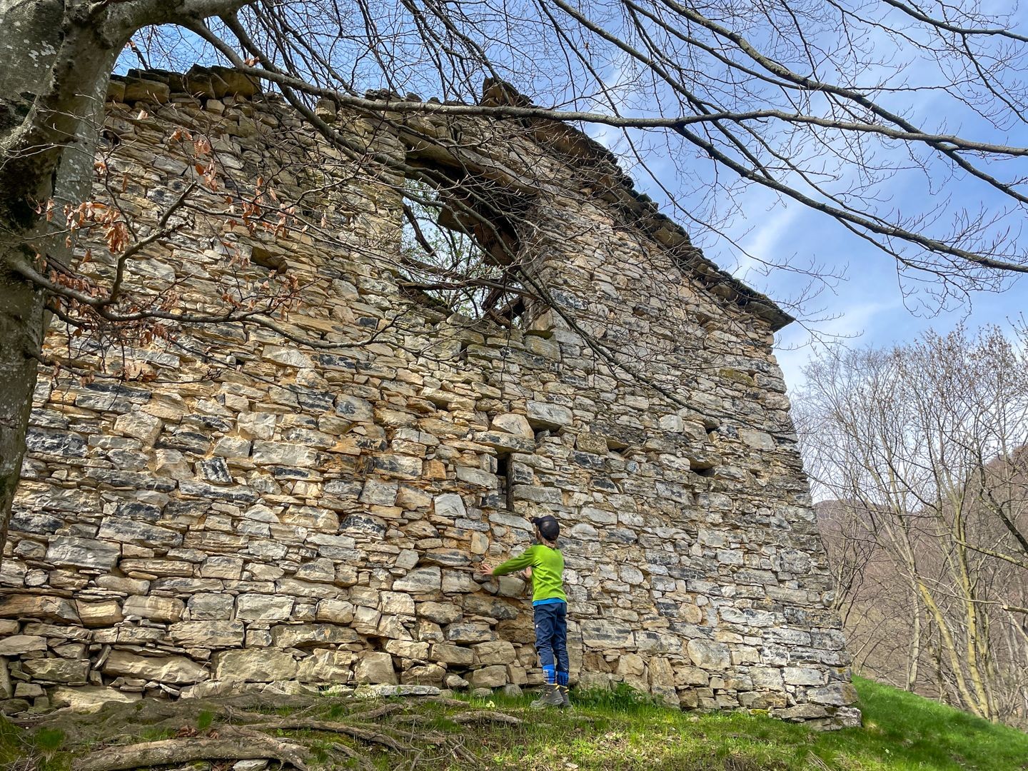 Una vecchia casa in rovina al Dosso Piatto.